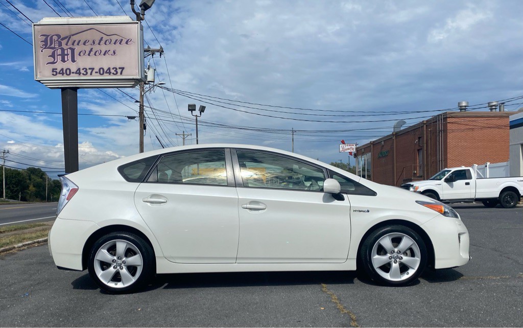 2014 Toyota Prius Image 2