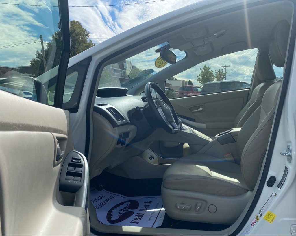 2014 Toyota Prius Image 5