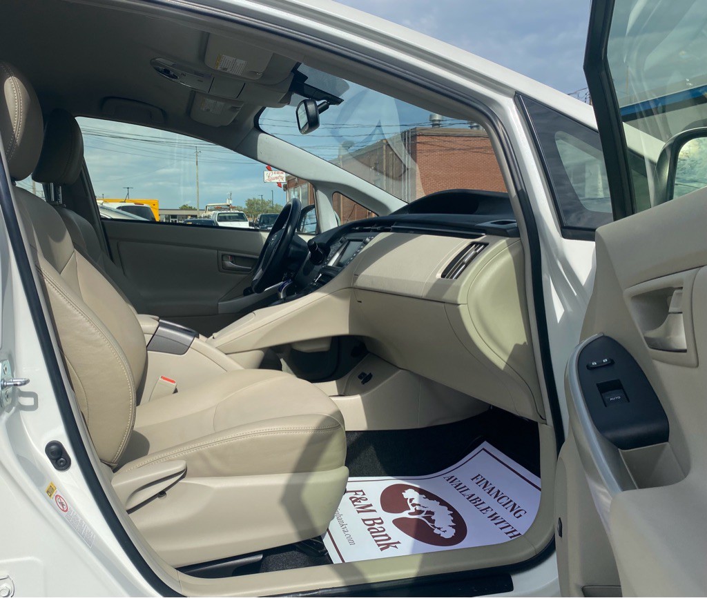 2014 Toyota Prius Image 8