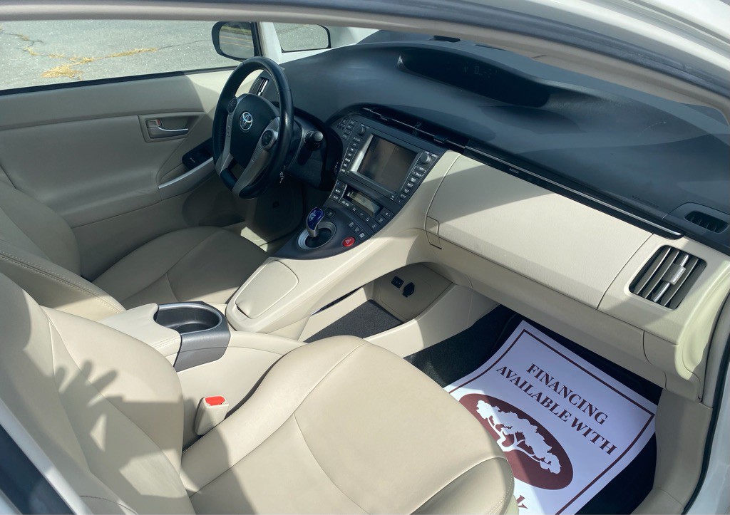 2014 Toyota Prius Image 9