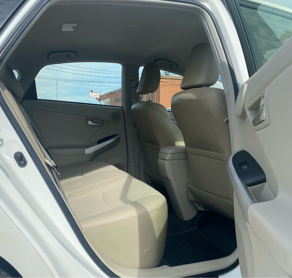 2014 Toyota Prius Image 10