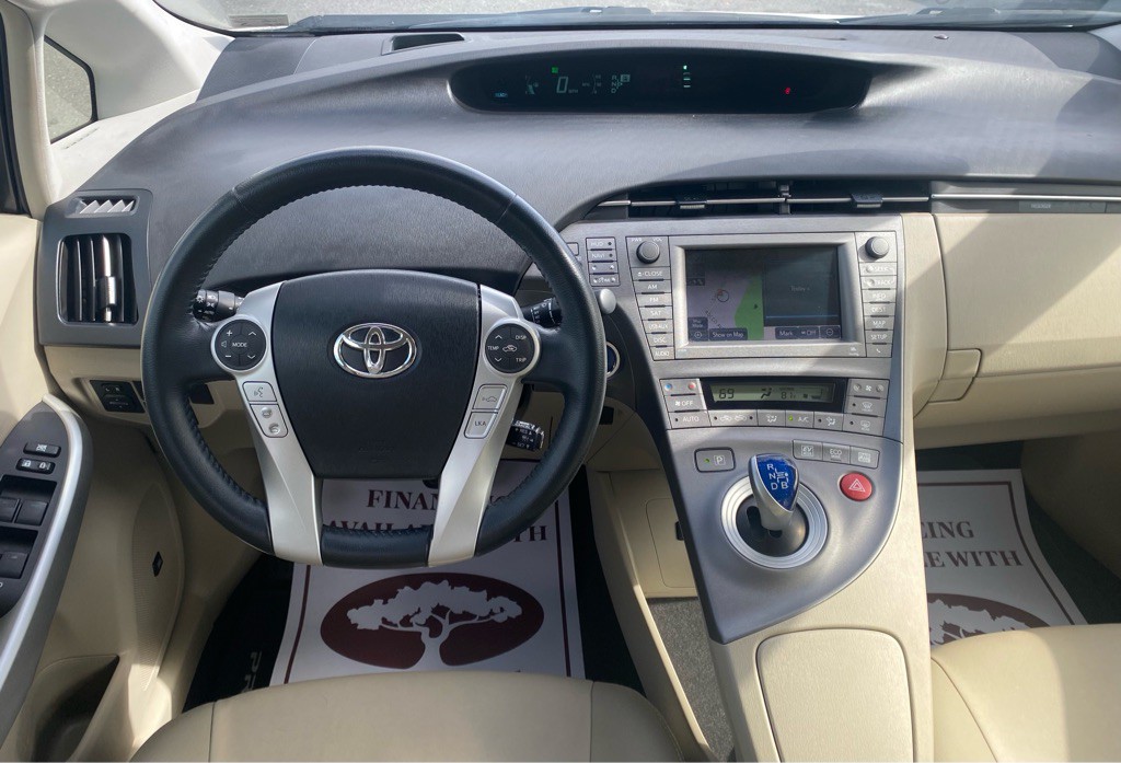 2014 Toyota Prius Image 12