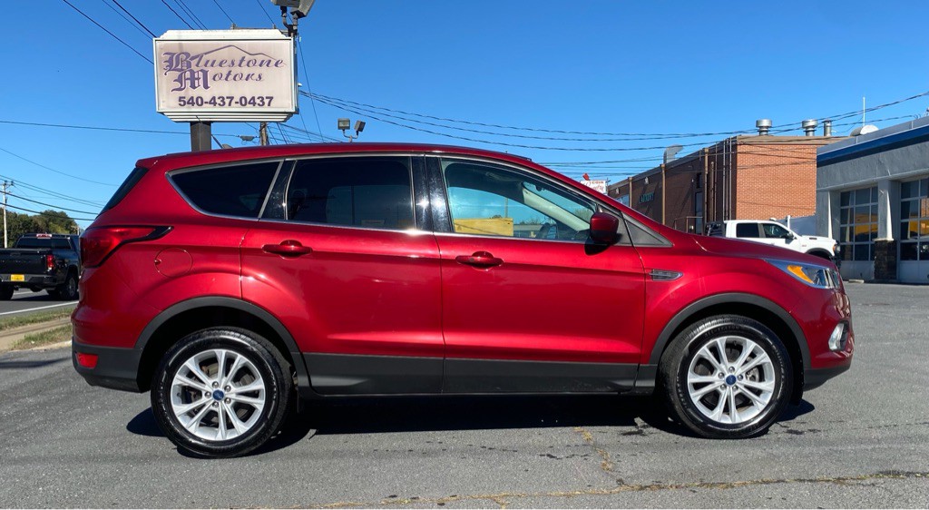 2019 Ford Escape Image 2