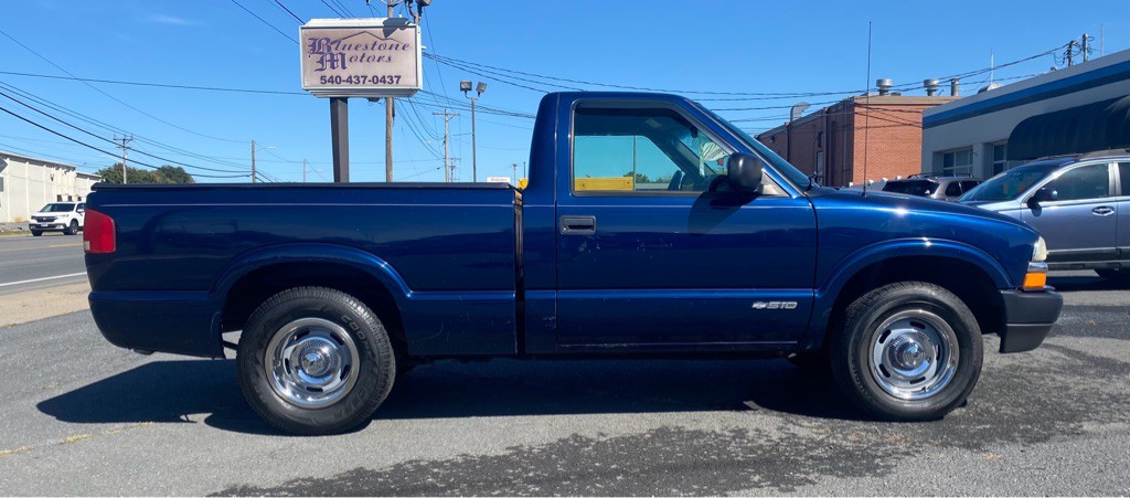 2002 Chevrolet S10 Image 2