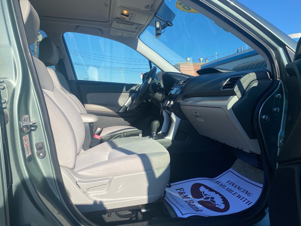 2016 Subaru Forester Image 8