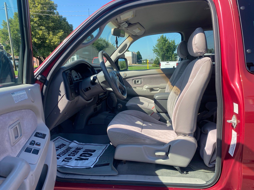 2004 Toyota Tacoma Image 5