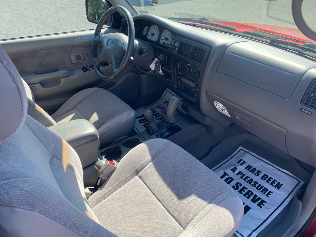 2004 Toyota Tacoma Image 8
