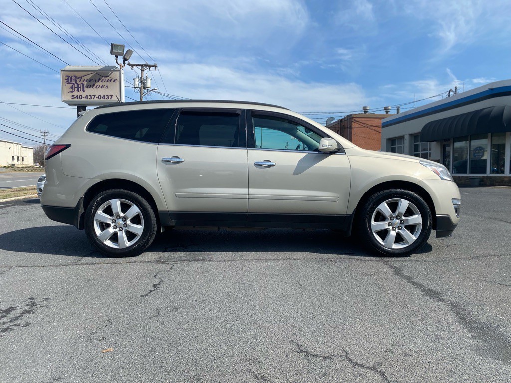 2016 Chevrolet Traverse Image 2