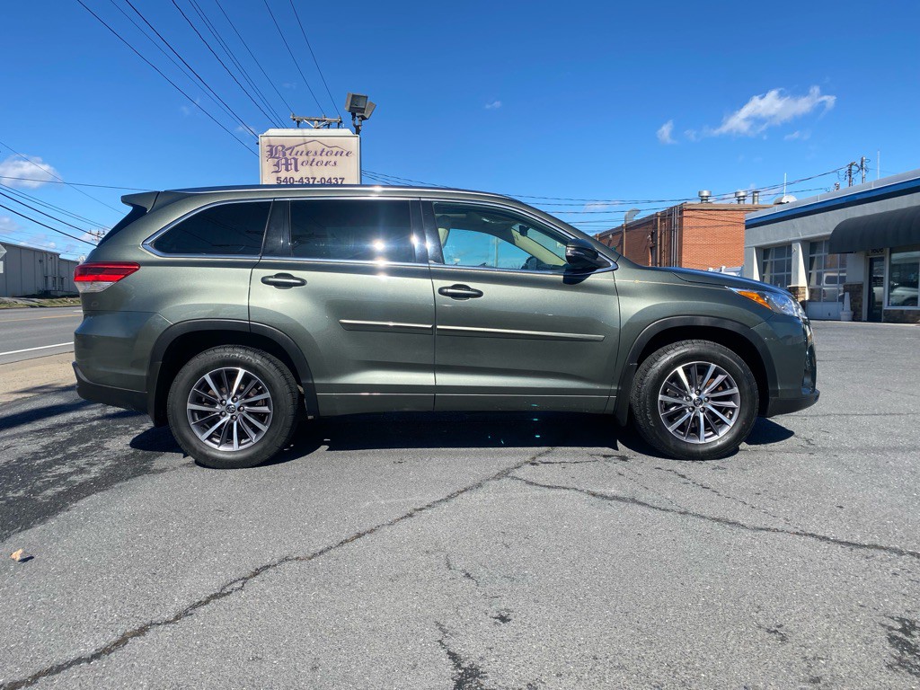 2018 Toyota Highlander Image 2