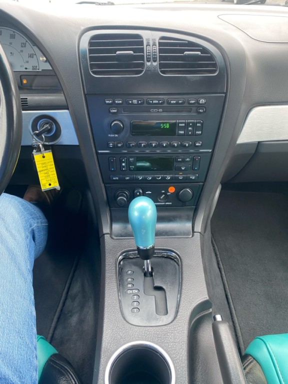 2002 Ford Thunderbird Image 9