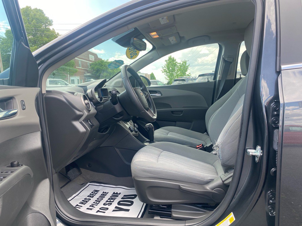 2016 Chevrolet Sonic Image 5