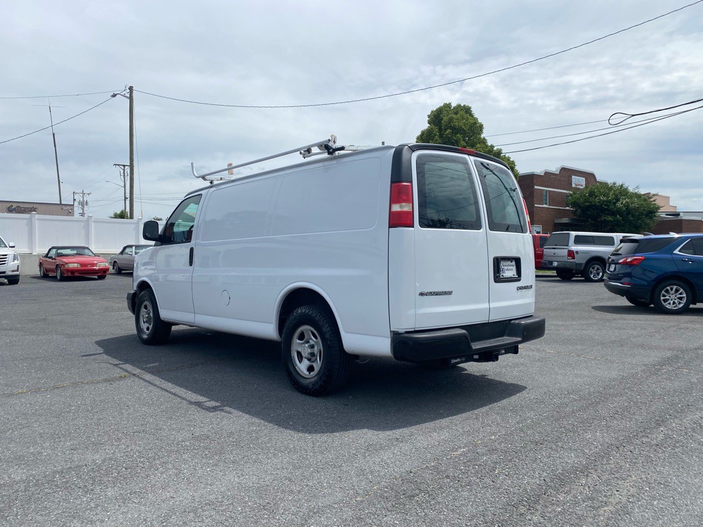 2005 Chevrolet Express Image 3