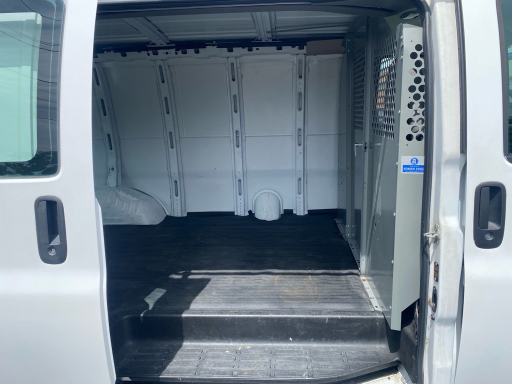2005 Chevrolet Express Image 7