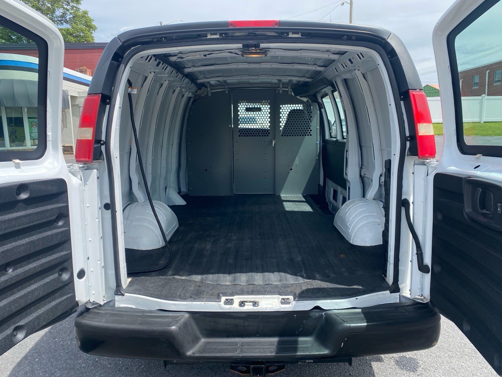 2005 Chevrolet Express Image 8