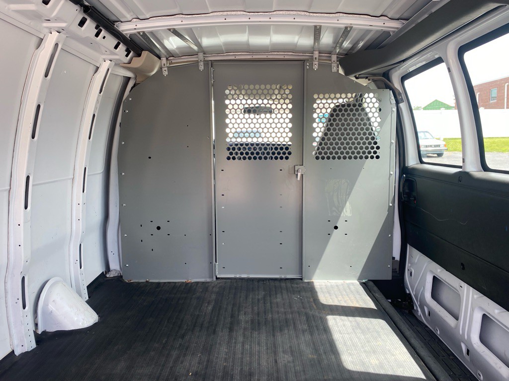 2005 Chevrolet Express Image 9