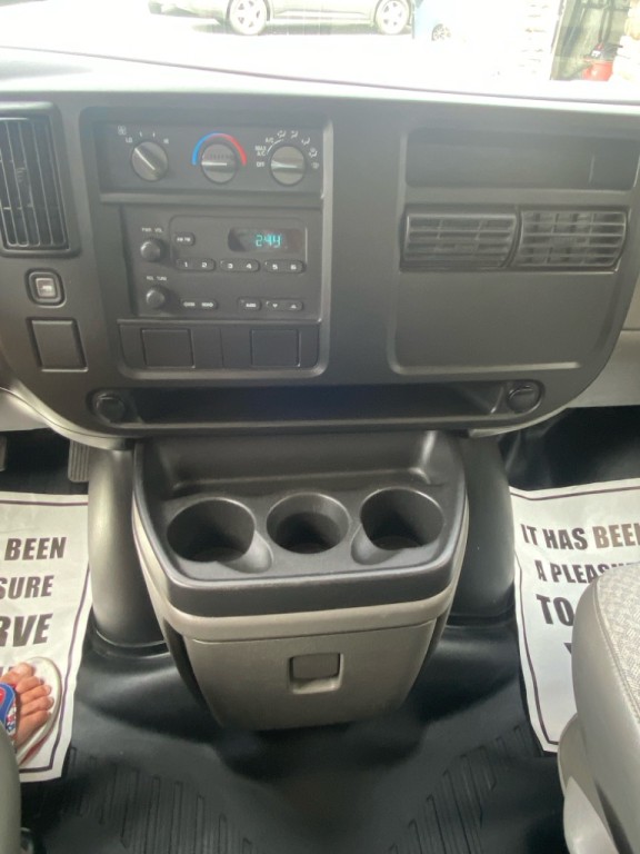 2005 Chevrolet Express Image 10