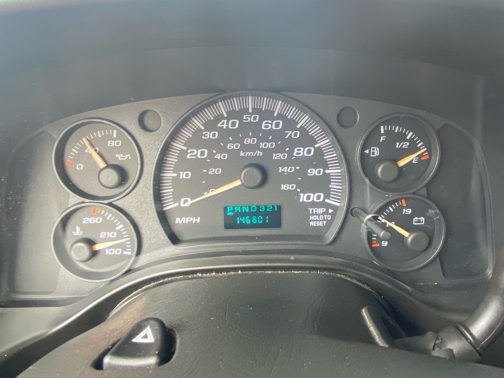 2005 Chevrolet Express Image 11