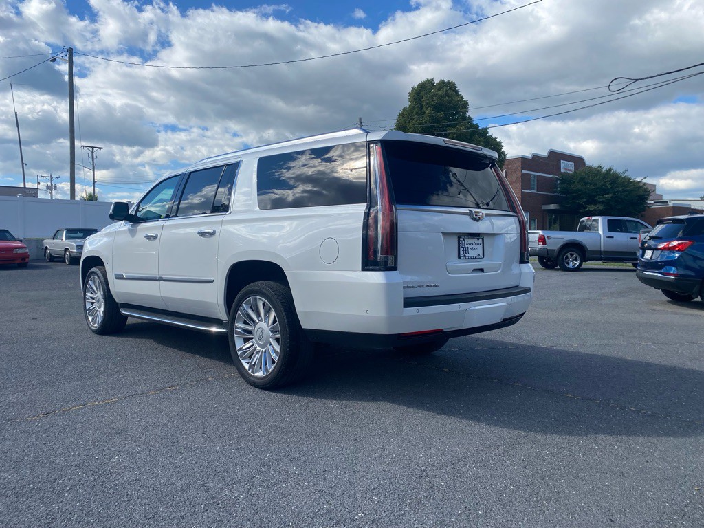 2019 Cadillac Escalade Image 2
