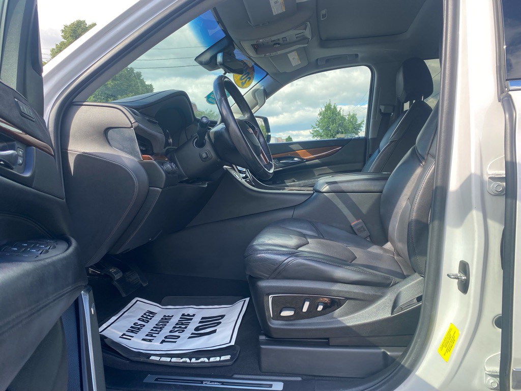 2019 Cadillac Escalade Image 3