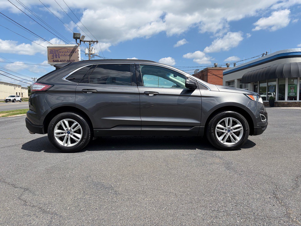 2017 Ford Edge Image 2