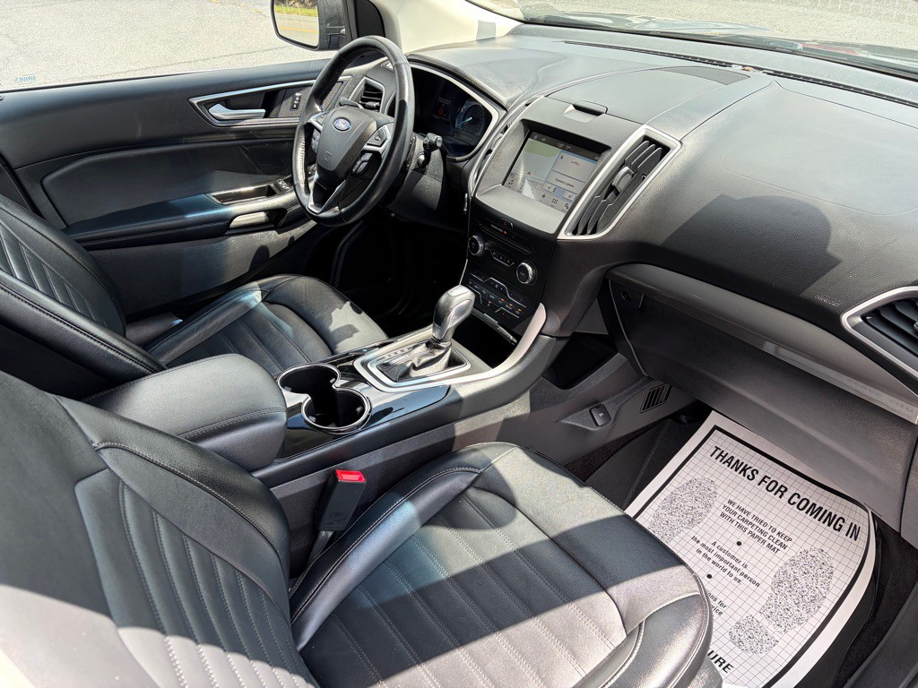 2017 Ford Edge Image 10