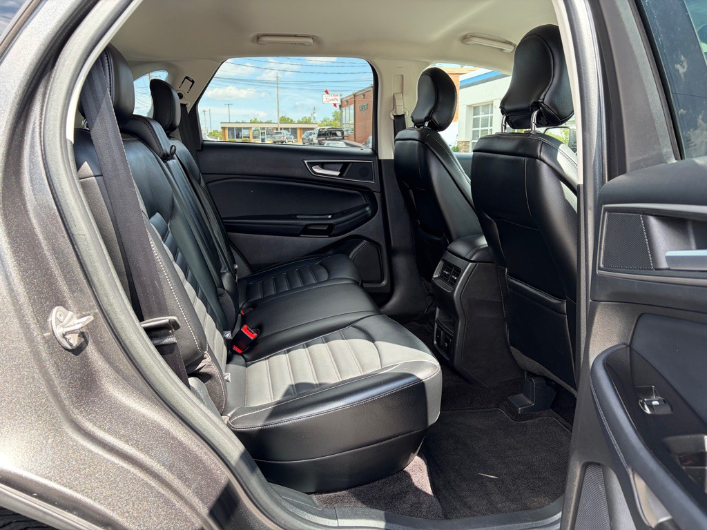 2017 Ford Edge Image 11