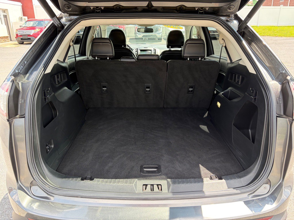 2017 Ford Edge Image 12