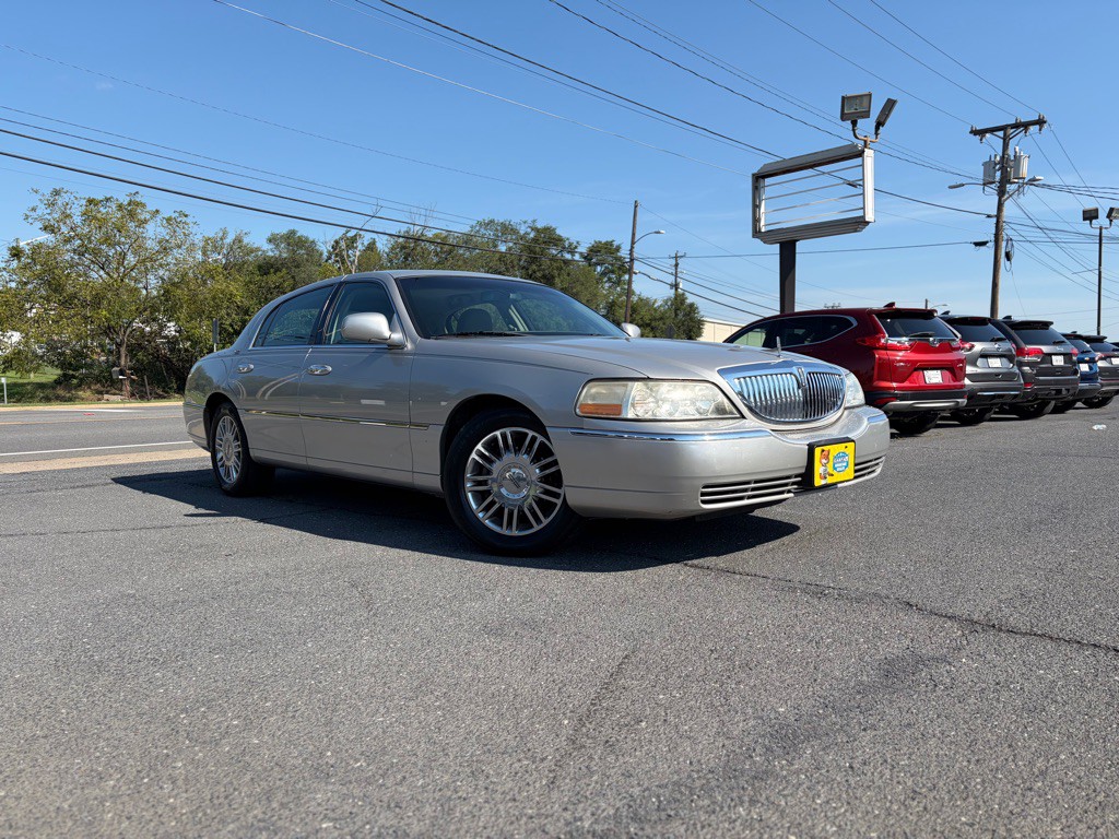 2006 Lincoln Town Car Image 1