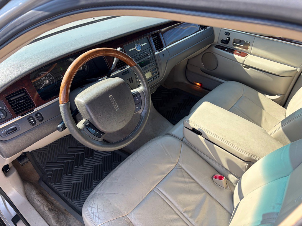 2006 Lincoln Town Car Image 6