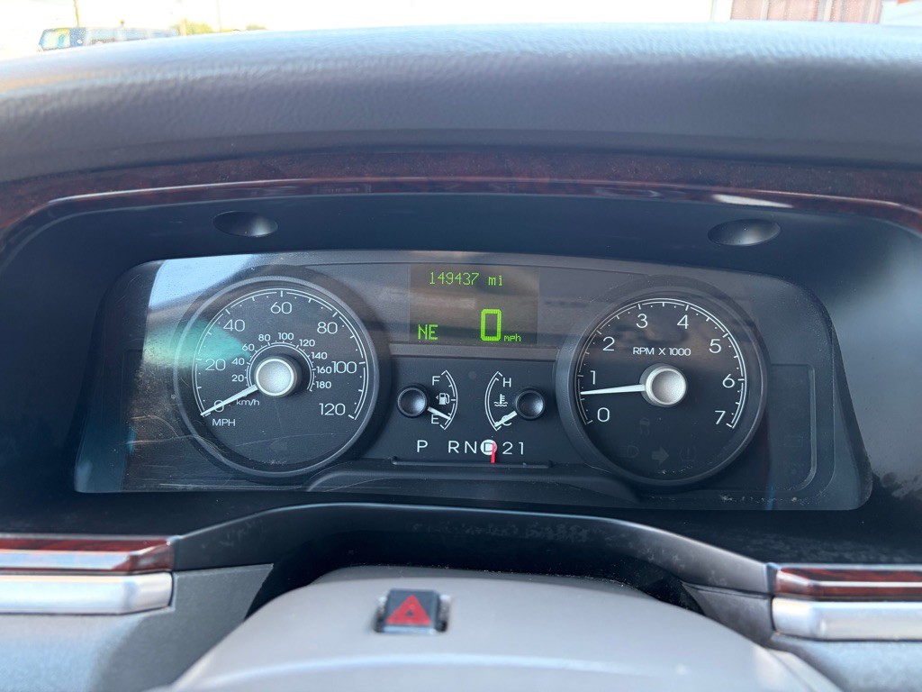 2006 Lincoln Town Car Image 10