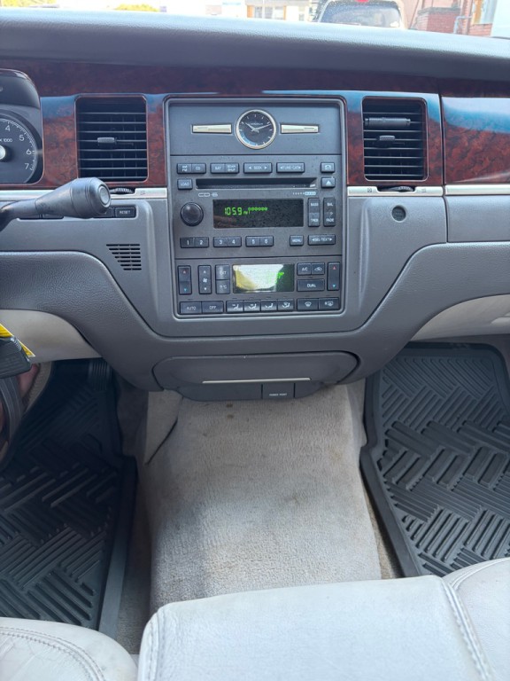 2006 Lincoln Town Car Image 11