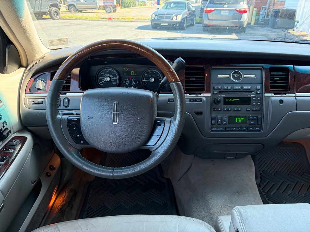 2006 Lincoln Town Car Image 12