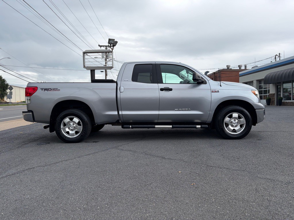 2011 Toyota Tundra Image 2
