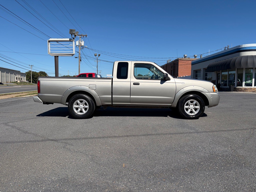2004 Nissan Frontier Image 2