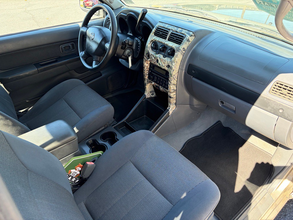 2004 Nissan Frontier Image 8