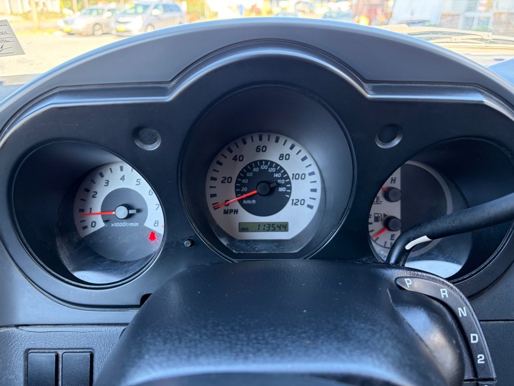2004 Nissan Frontier Image 9