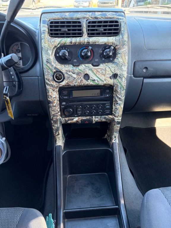 2004 Nissan Frontier Image 10