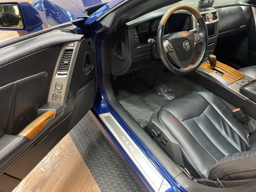 2004 Cadillac XLR Image 17