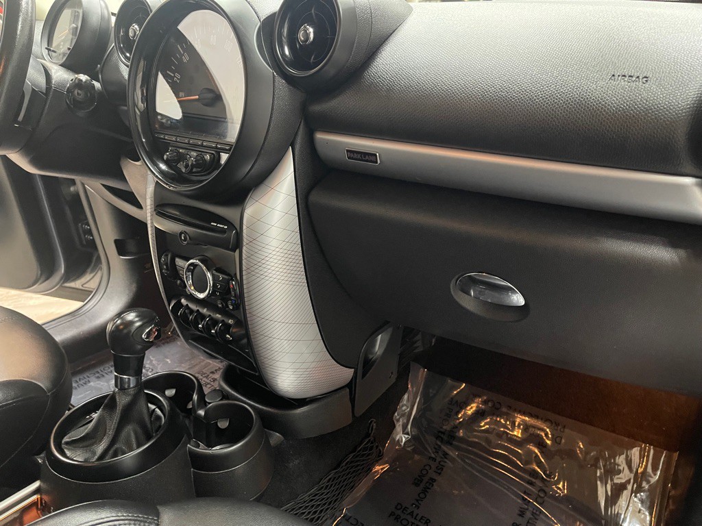 2016 MINI Cooper Image 25