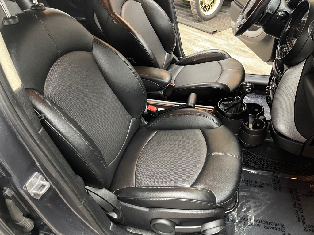 2016 MINI Cooper Image 26