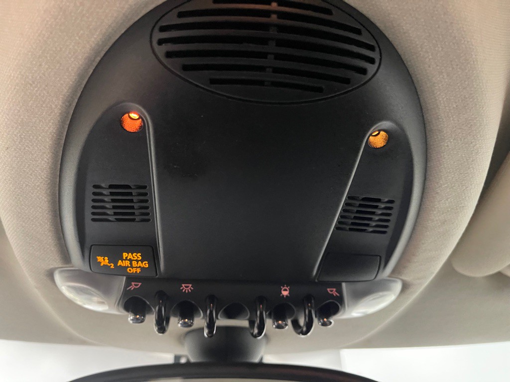 2016 MINI Cooper Image 30