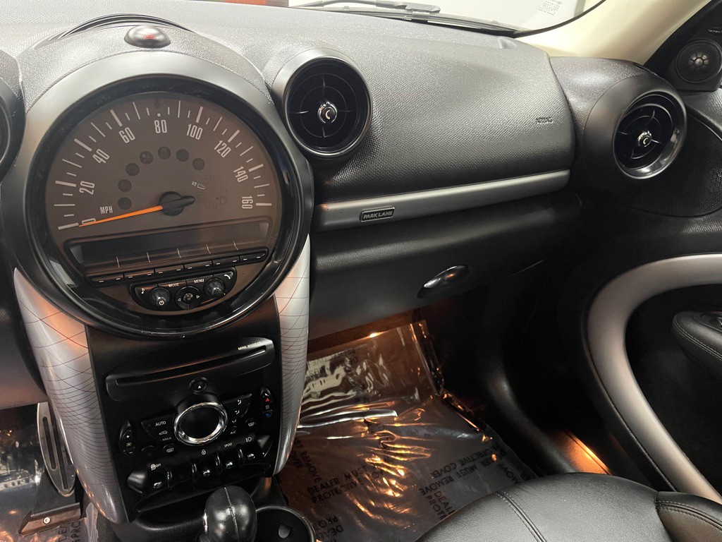 2016 MINI Cooper Image 31