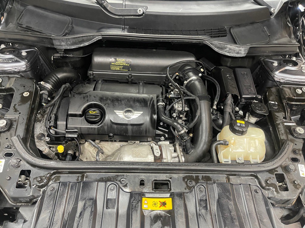 2016 MINI Cooper Image 32