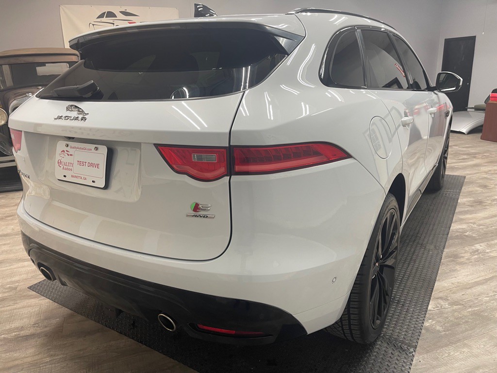2017 Jaguar F-PACE Image 7