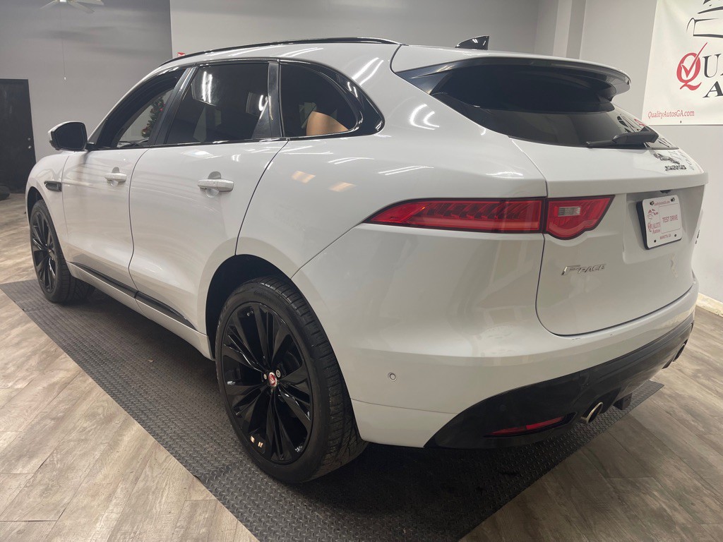 2017 Jaguar F-PACE Image 9