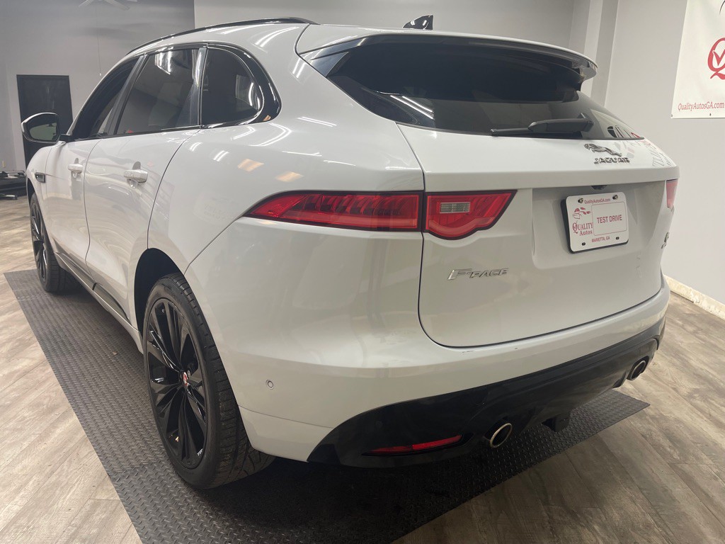 2017 Jaguar F-PACE Image 10