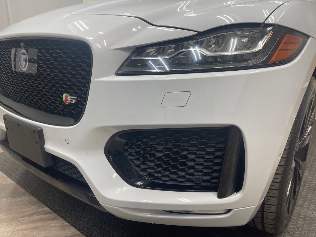 2017 Jaguar F-PACE Image 14