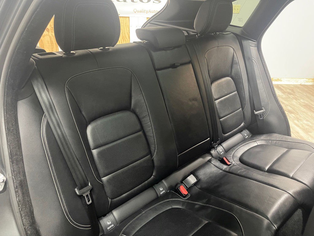 2017 Jaguar F-PACE Image 18