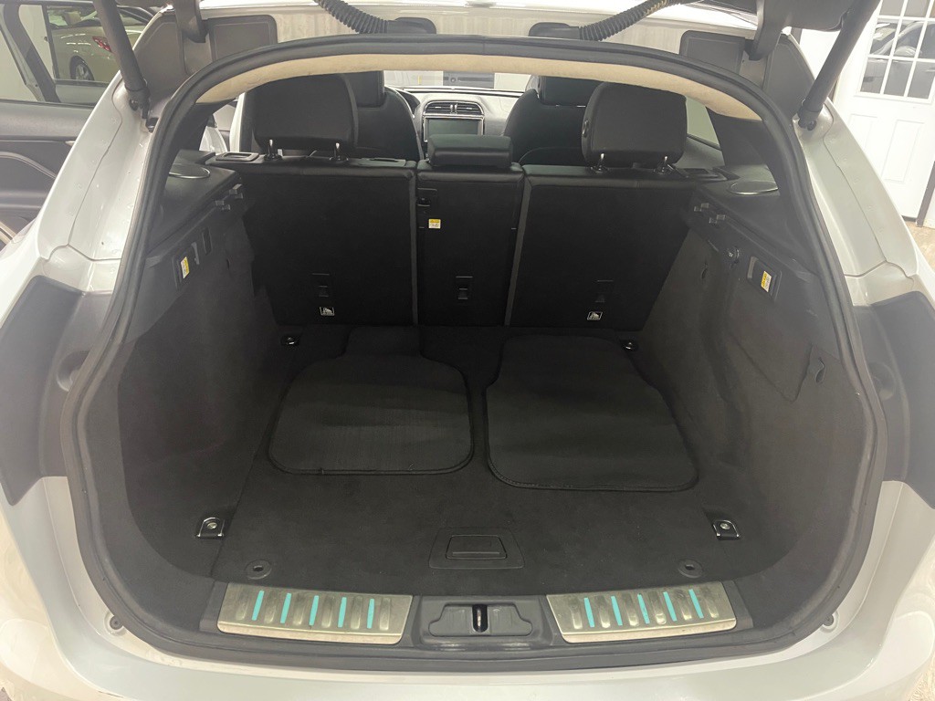 2017 Jaguar F-PACE Image 26