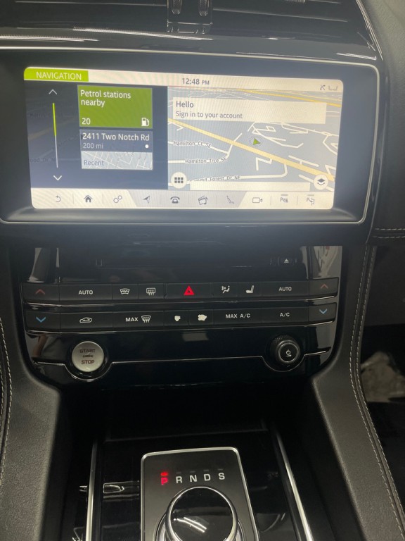 2017 Jaguar F-PACE Image 31